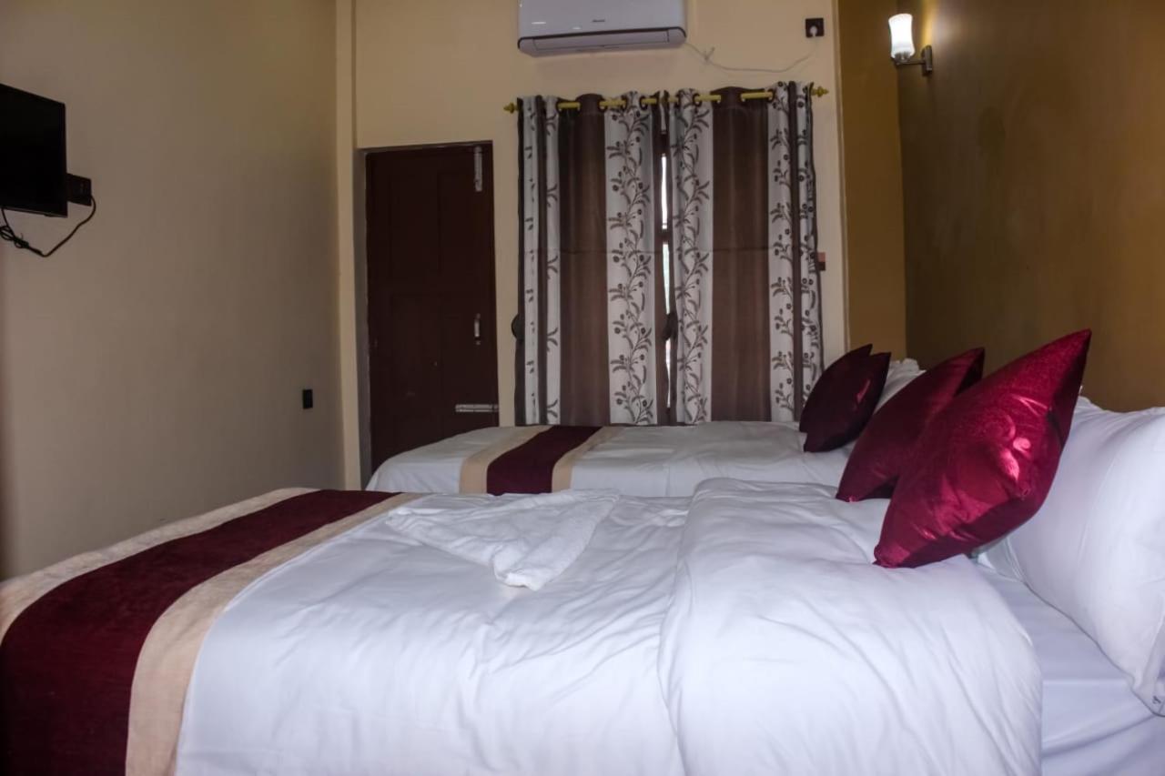 Hotel Flycatcher Chitwan- A Jungle Safari Home Sauraha Bagian luar foto
