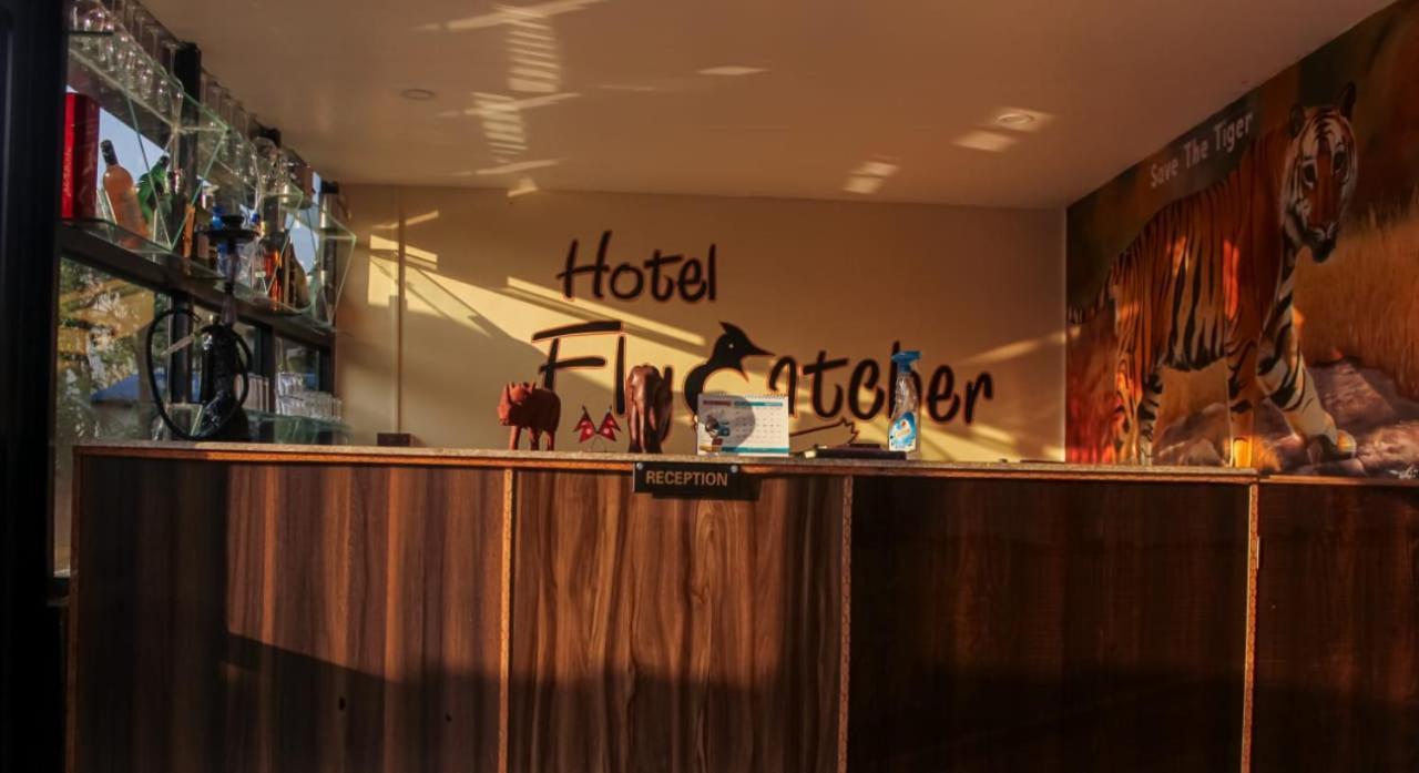 Hotel Flycatcher Chitwan- A Jungle Safari Home Sauraha Bagian luar foto