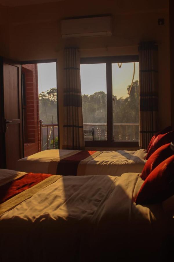 Hotel Flycatcher Chitwan- A Jungle Safari Home Sauraha Bagian luar foto