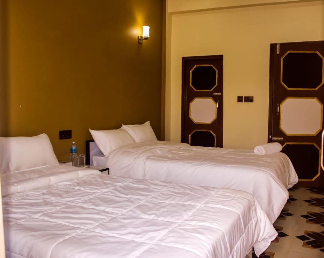 Hotel Flycatcher Chitwan- A Jungle Safari Home Sauraha Bagian luar foto