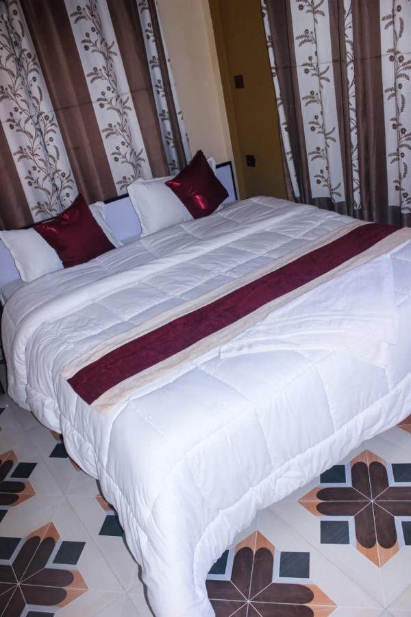 Hotel Flycatcher Chitwan- A Jungle Safari Home Sauraha Bagian luar foto
