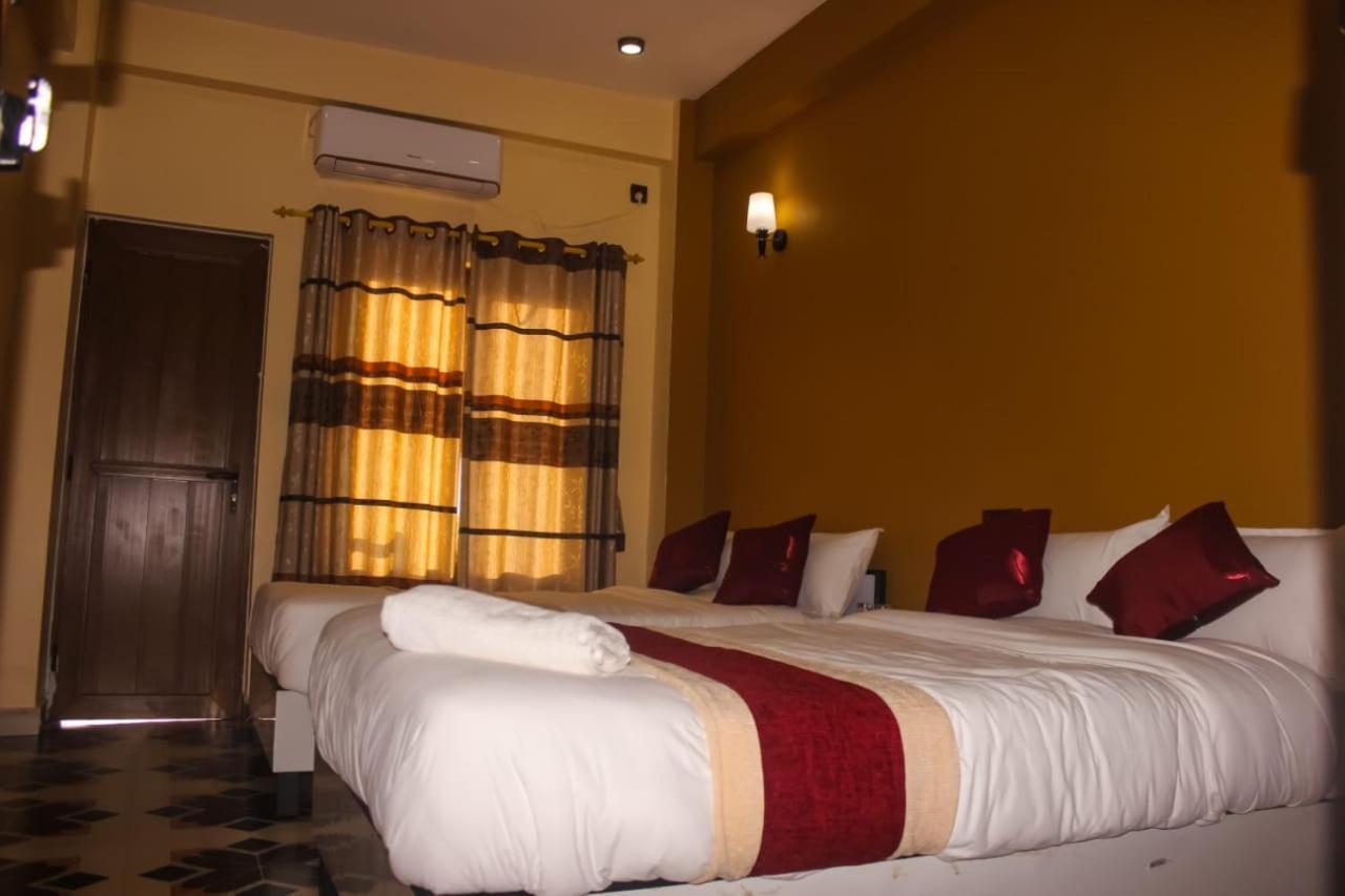 Hotel Flycatcher Chitwan- A Jungle Safari Home Sauraha Bagian luar foto