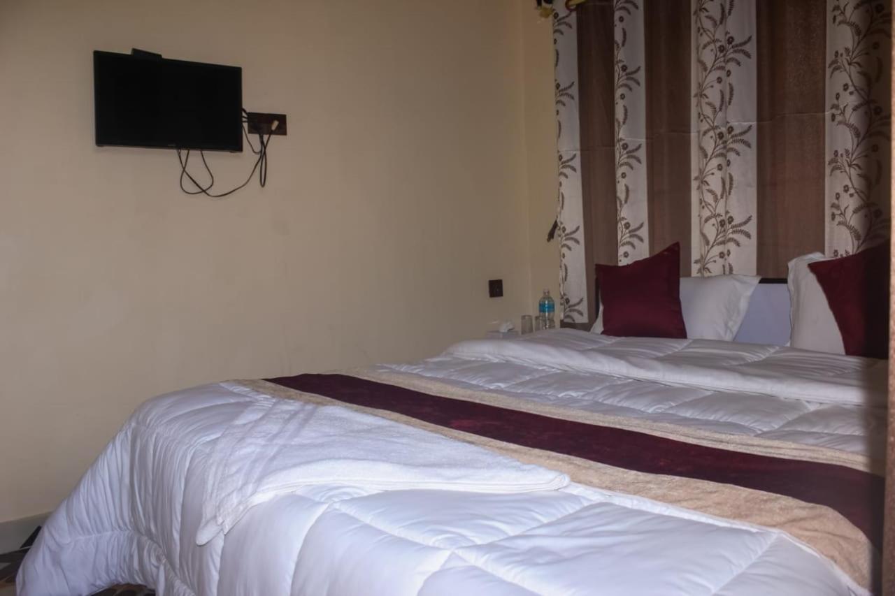 Hotel Flycatcher Chitwan- A Jungle Safari Home Sauraha Bagian luar foto