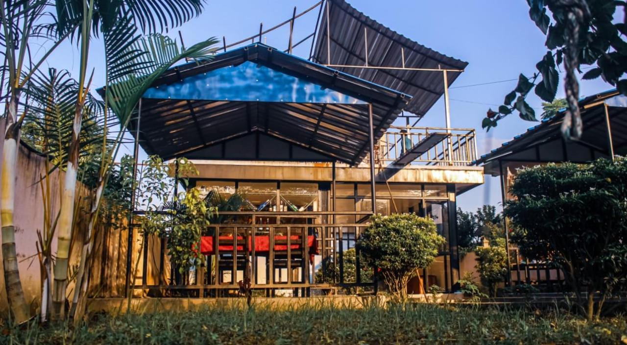 Hotel Flycatcher Chitwan- A Jungle Safari Home Sauraha Bagian luar foto