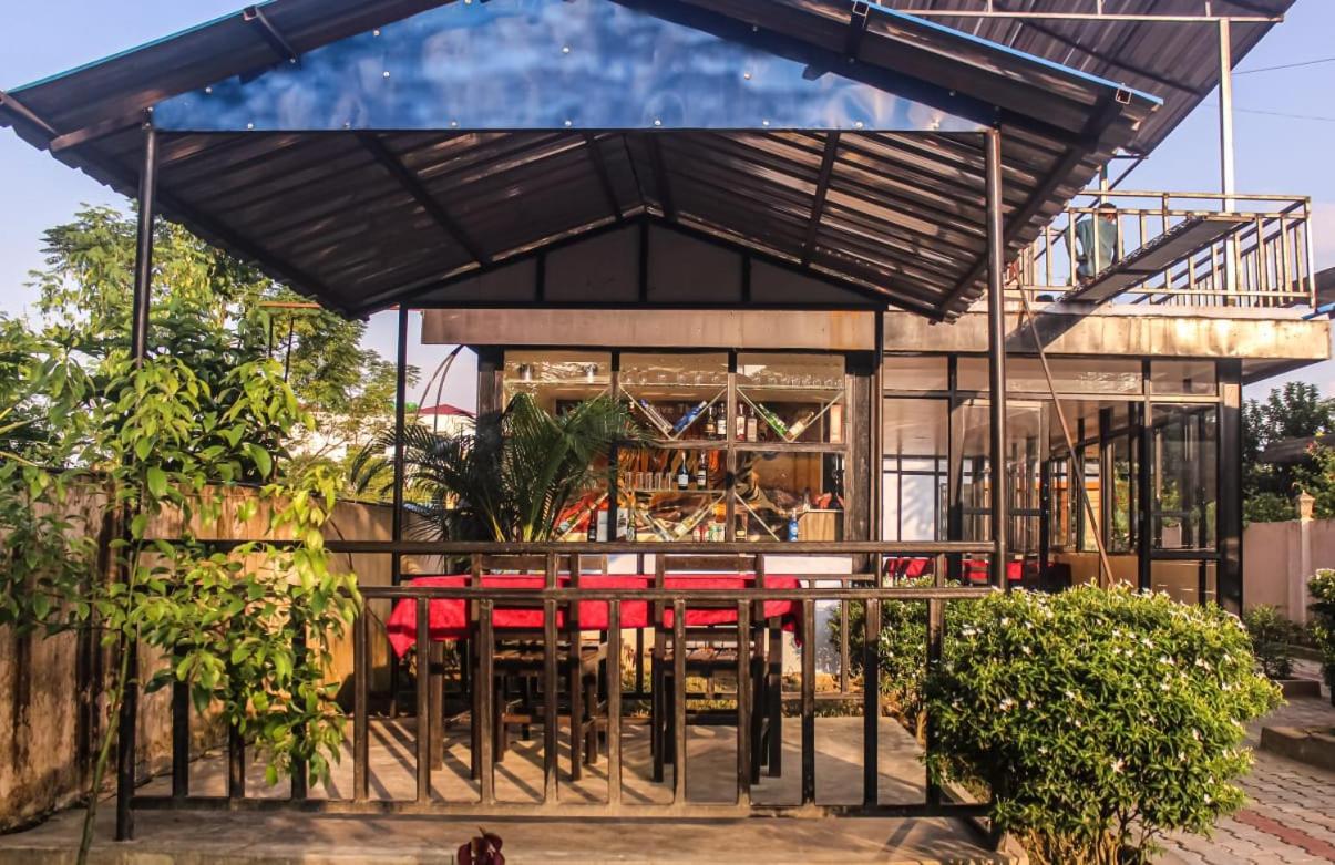 Hotel Flycatcher Chitwan- A Jungle Safari Home Sauraha Bagian luar foto