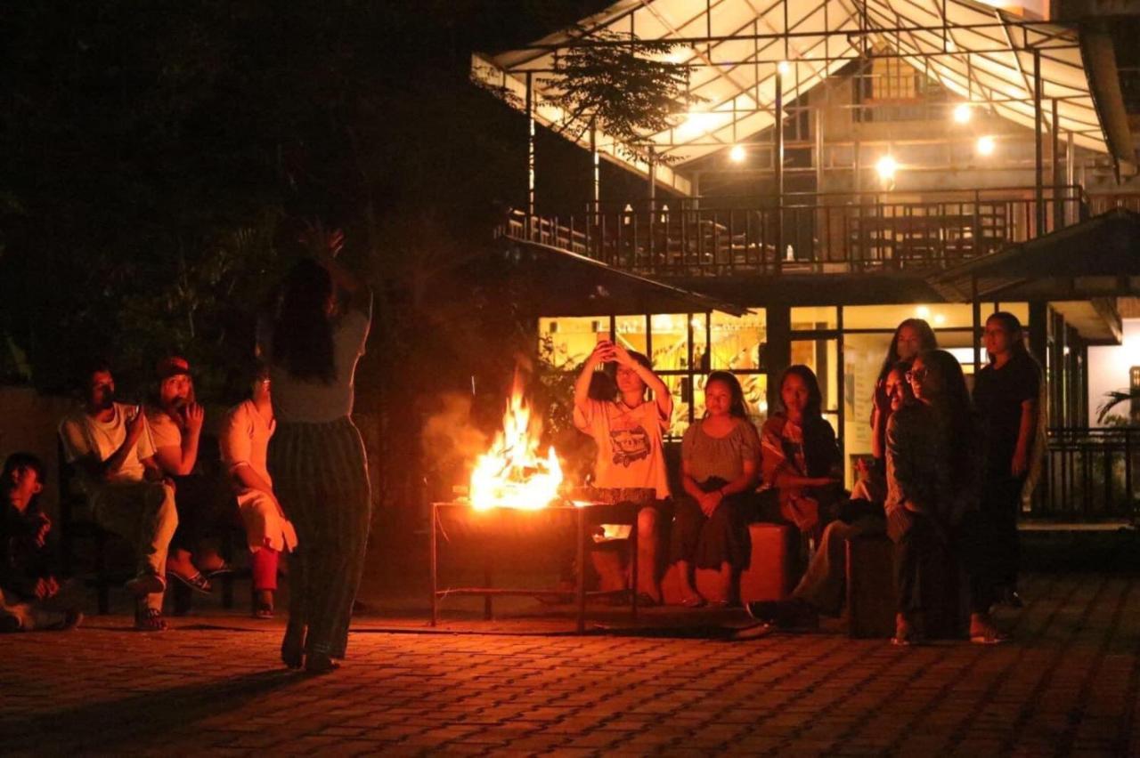 Hotel Flycatcher Chitwan- A Jungle Safari Home Sauraha Bagian luar foto
