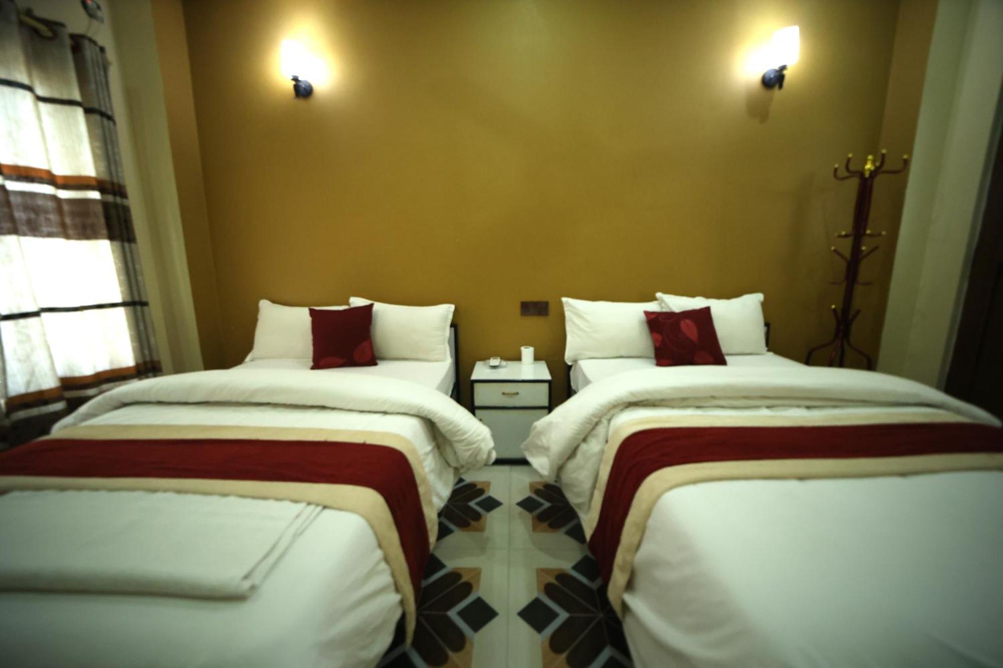 Hotel Flycatcher Chitwan- A Jungle Safari Home Sauraha Bagian luar foto