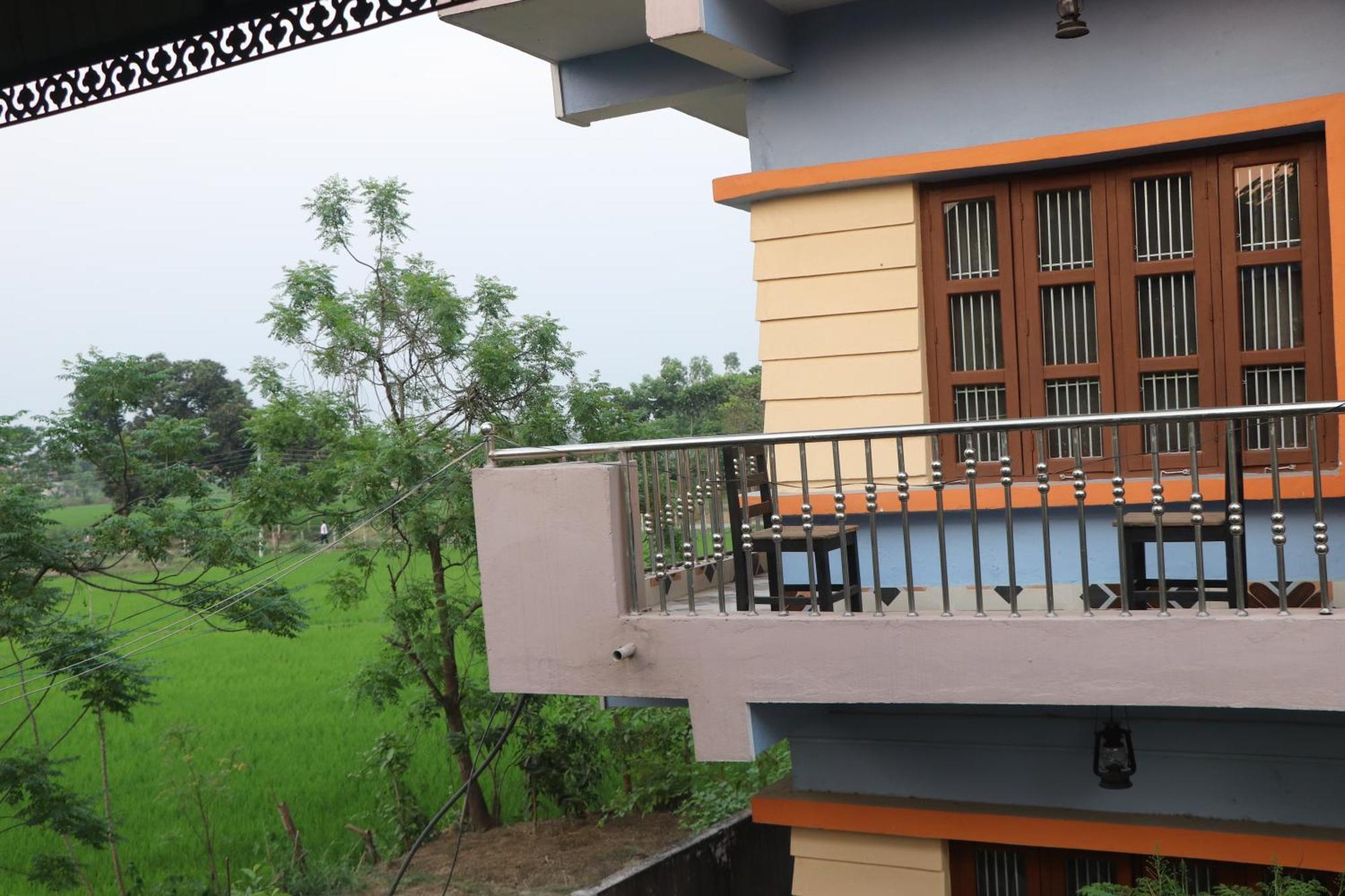 Hotel Flycatcher Chitwan- A Jungle Safari Home Sauraha Bagian luar foto