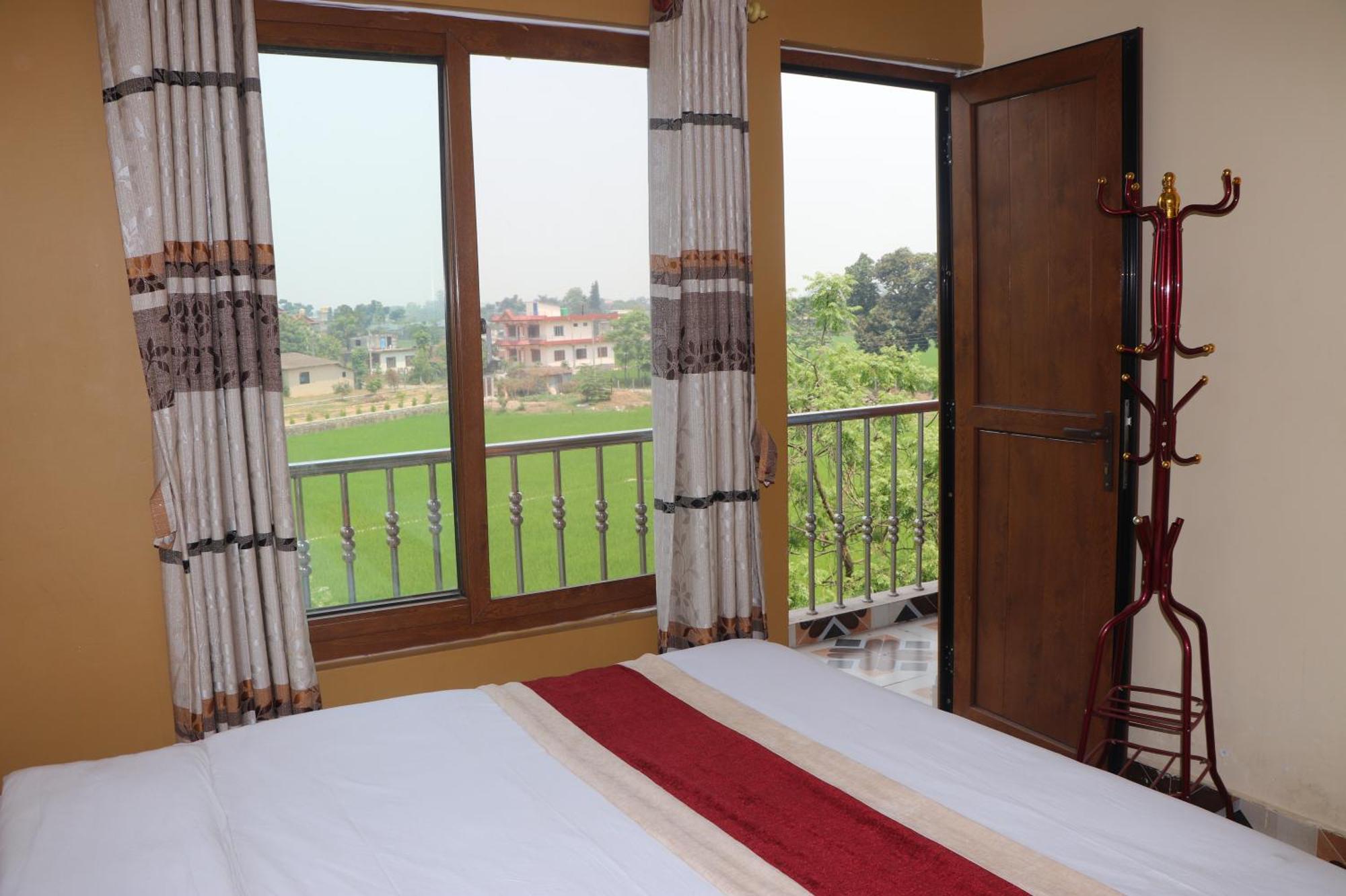 Hotel Flycatcher Chitwan- A Jungle Safari Home Sauraha Bagian luar foto