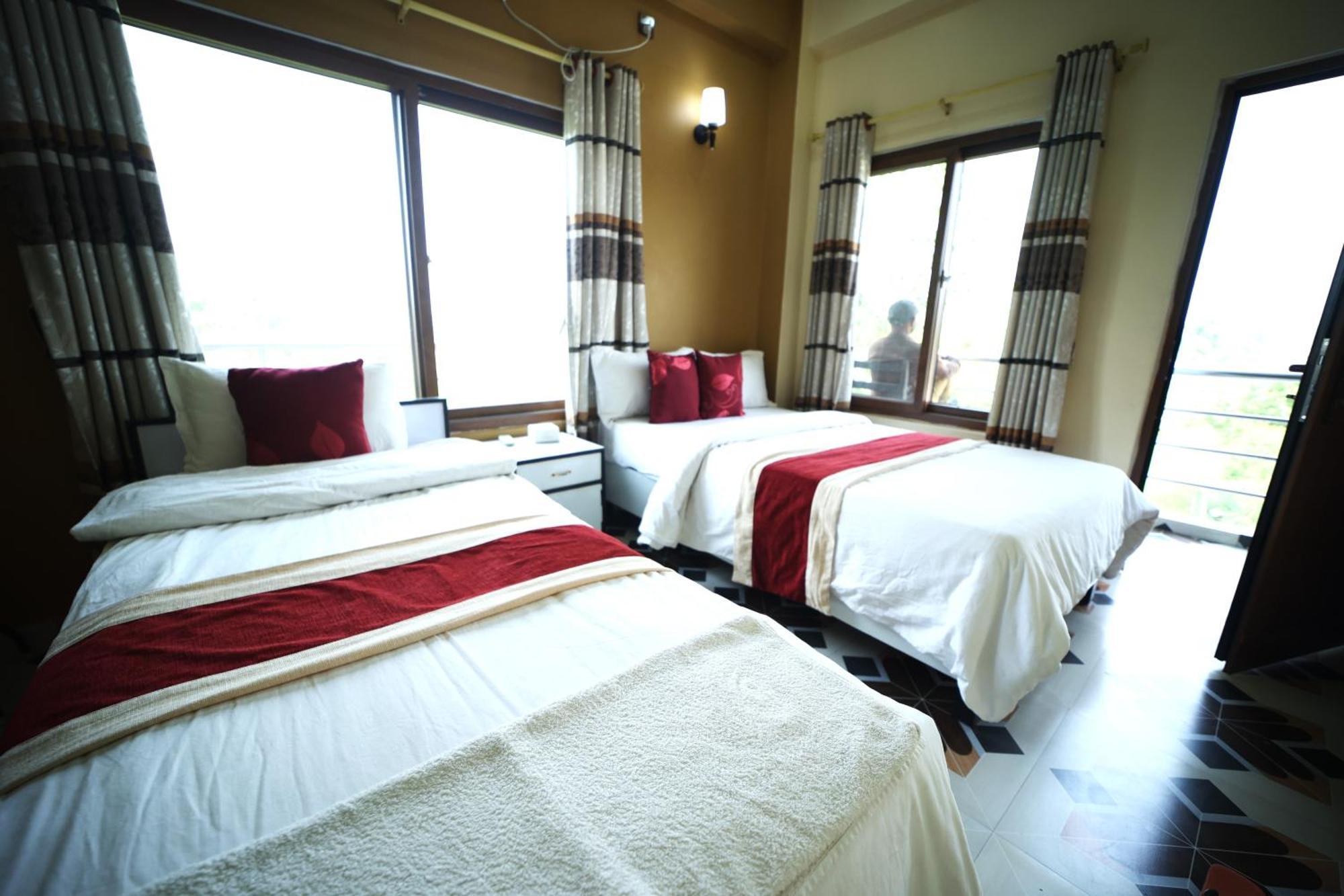 Hotel Flycatcher Chitwan- A Jungle Safari Home Sauraha Bagian luar foto