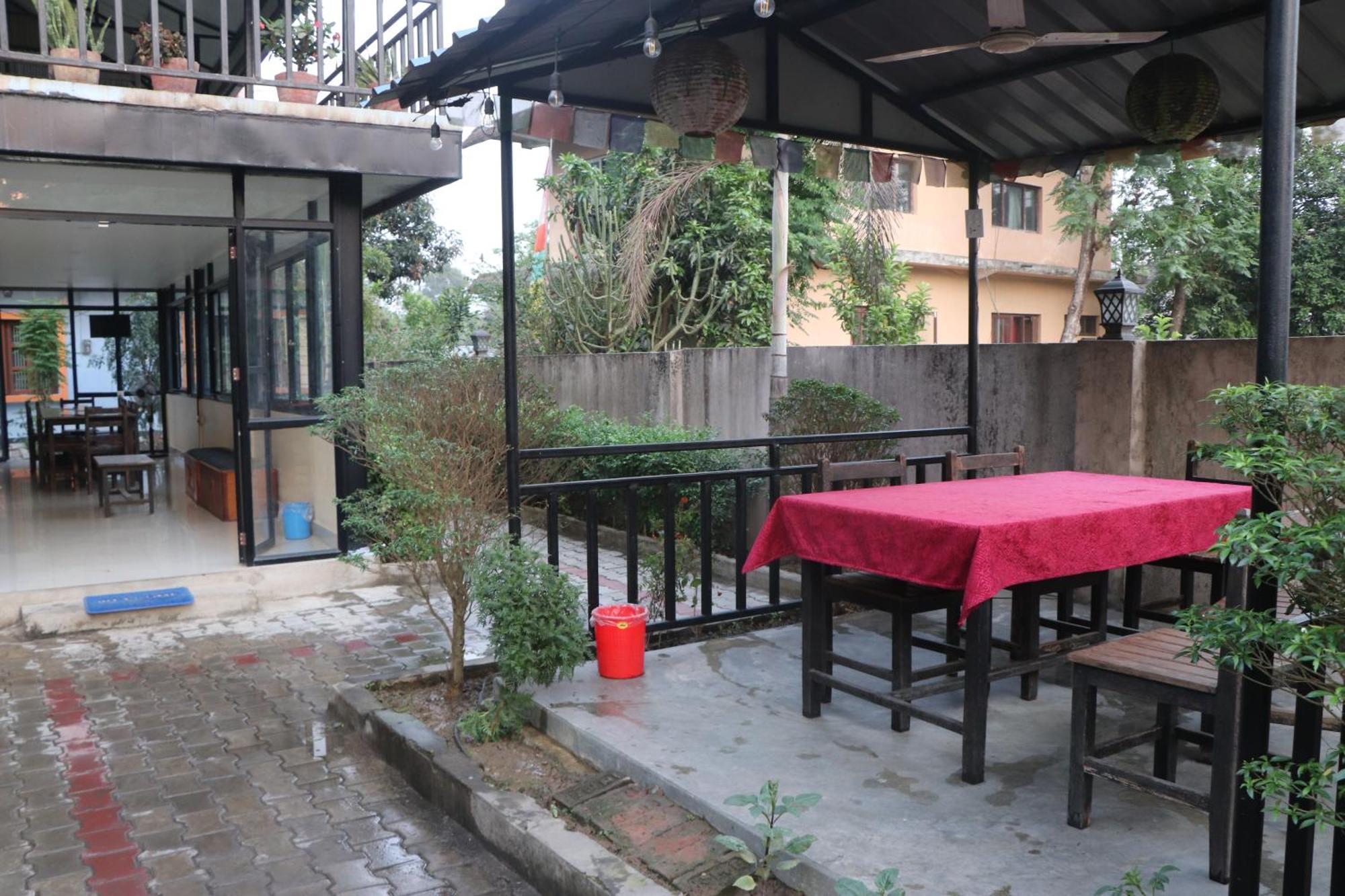 Hotel Flycatcher Chitwan- A Jungle Safari Home Sauraha Bagian luar foto