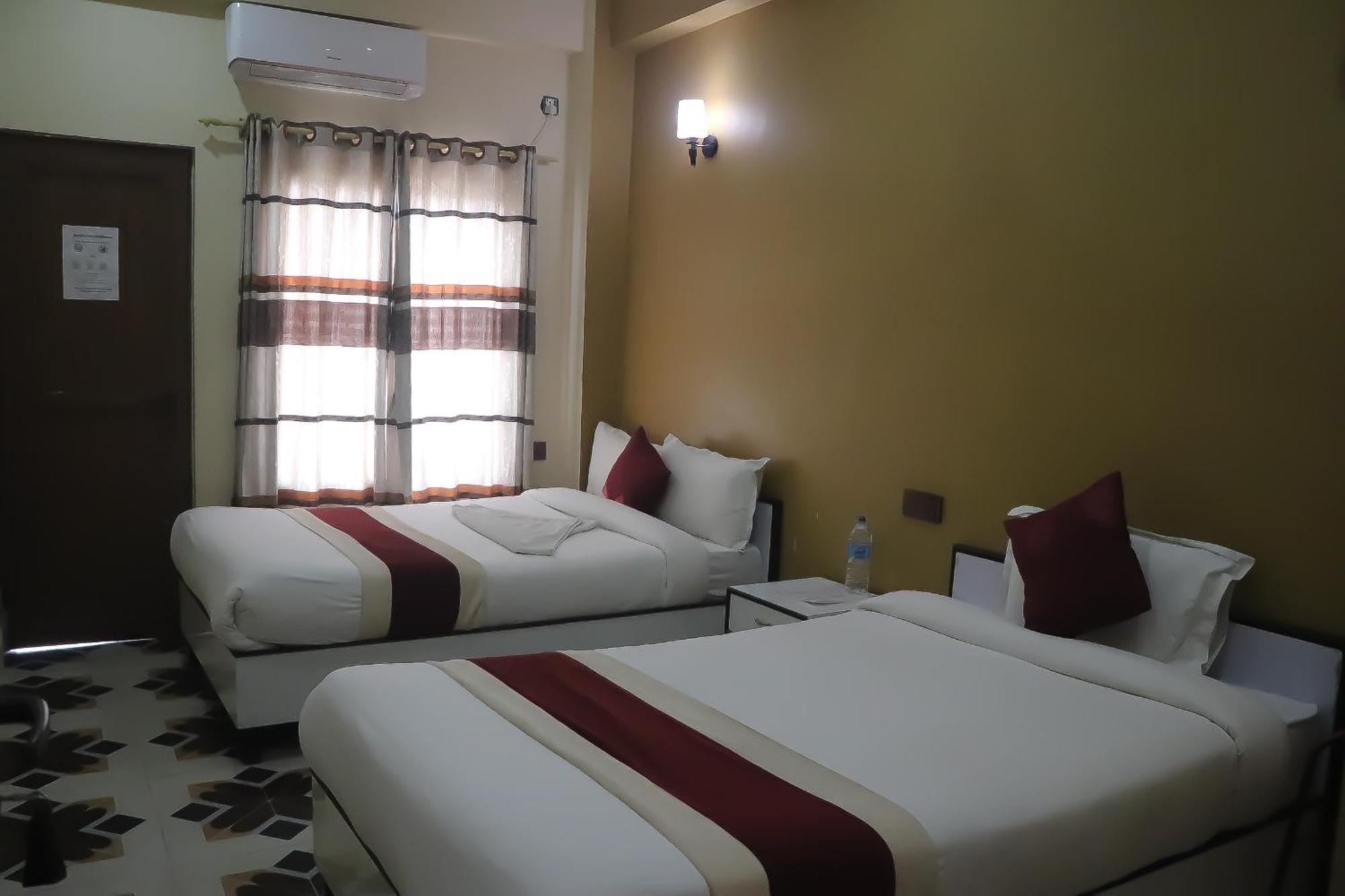 Hotel Flycatcher Chitwan- A Jungle Safari Home Sauraha Bagian luar foto