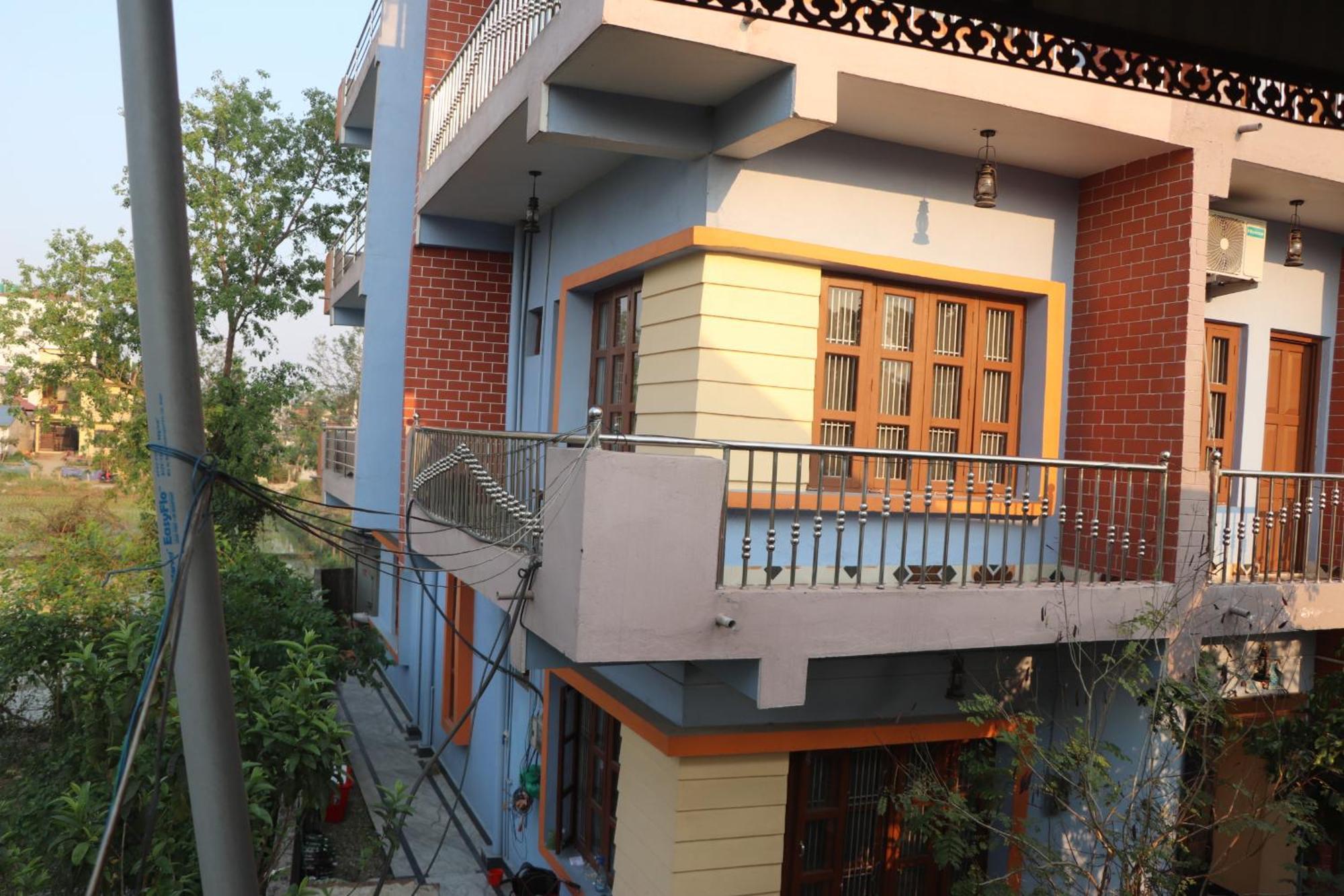 Hotel Flycatcher Chitwan- A Jungle Safari Home Sauraha Bagian luar foto